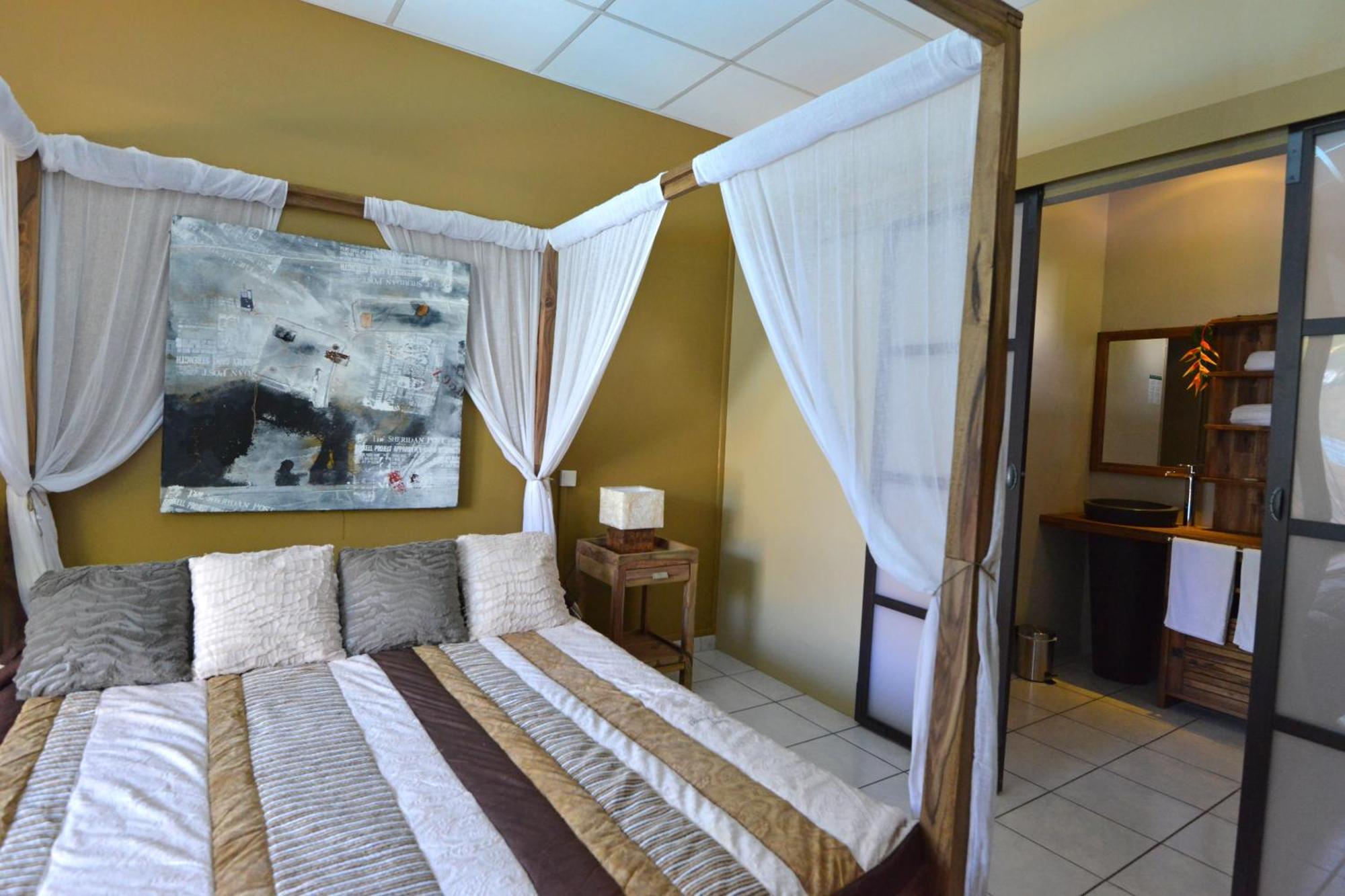 Hotel Ylang Ylang Сен Жилс ле Бен Екстериор снимка